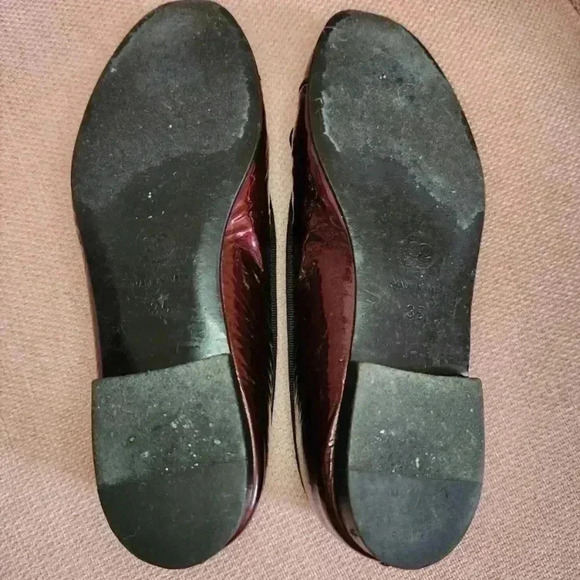 CHANEL Authentic CC Burgundy + Black Patent Leather Bow Ballet Flats Size 5 | 35 - Picture 10 of 11